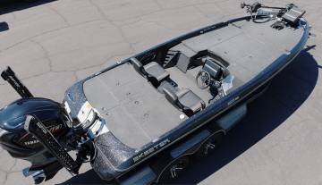 22ZXR21-17.jpg